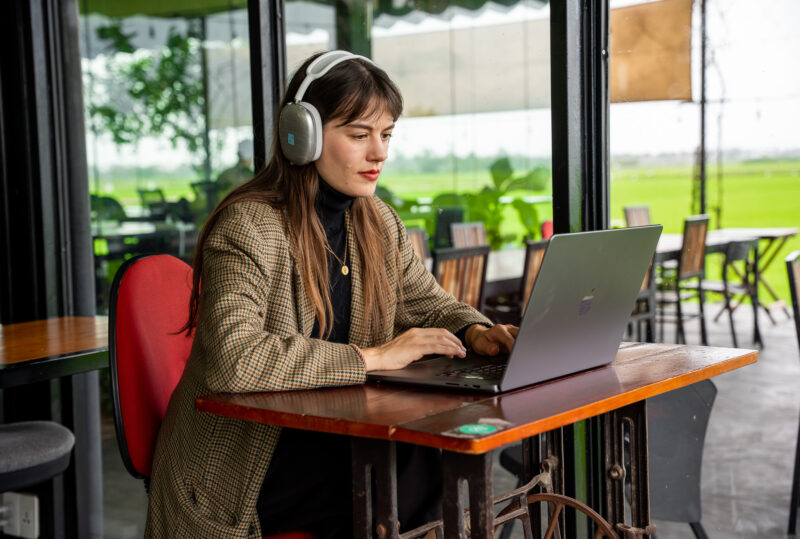 hoi an coworking space amelie desk